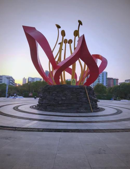 现代城市景观中不锈钢雕塑的关键作用及厂家电话获取途径